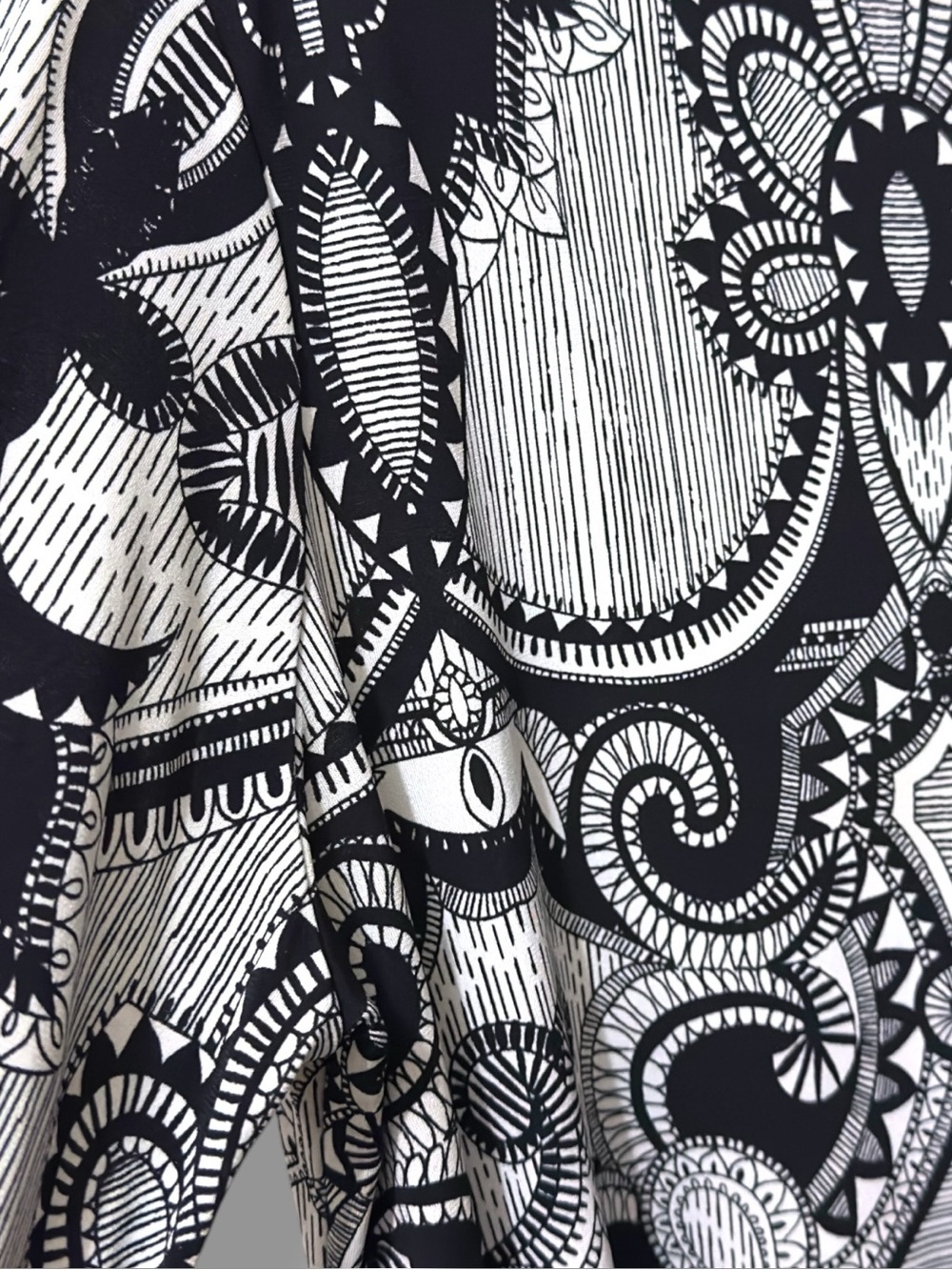 Nicole Miller | EUC Boho Baroque Black White Printed Red Trim Shift Dress (XL) - Picture 6 of 10
